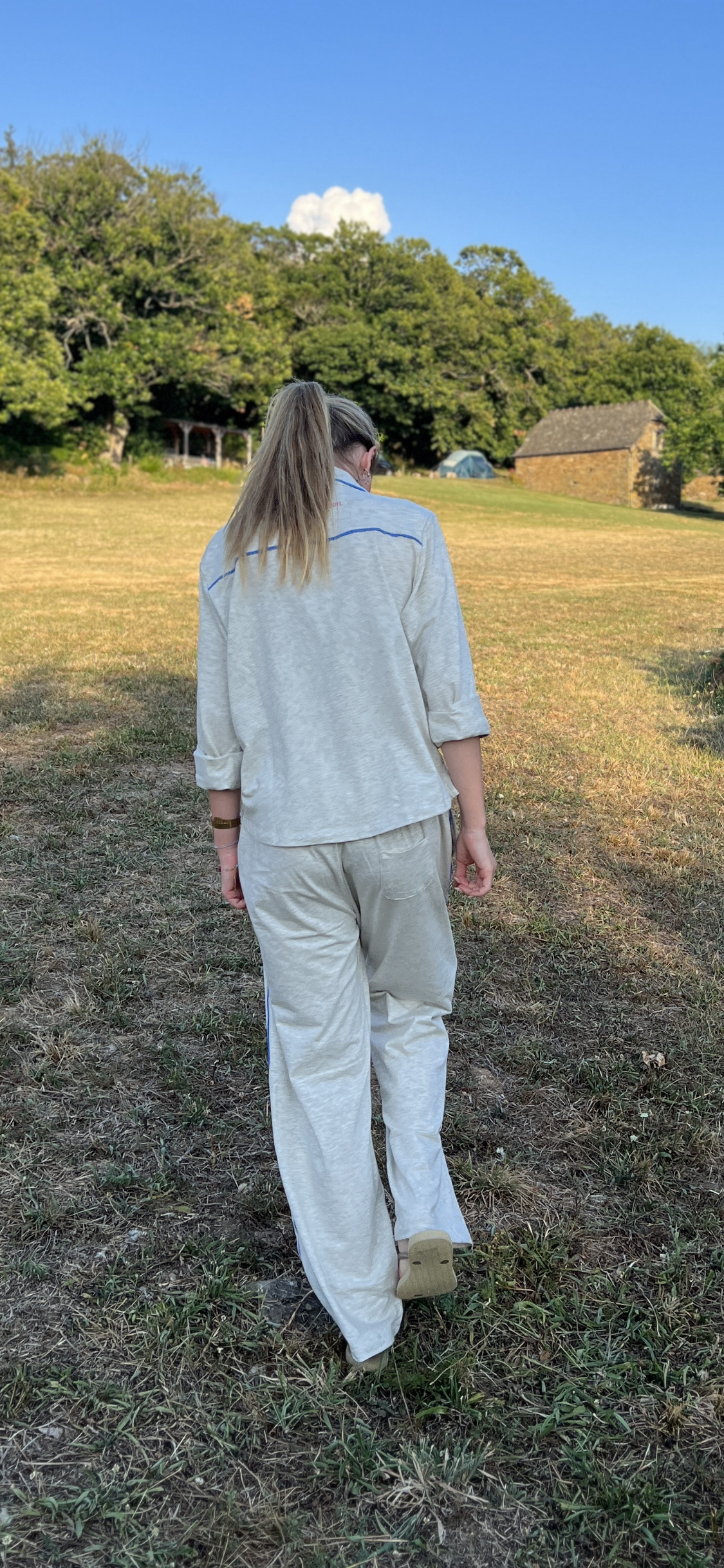 Pyjama « Laisse-moi dormir jusqu'à midi » en gris clair