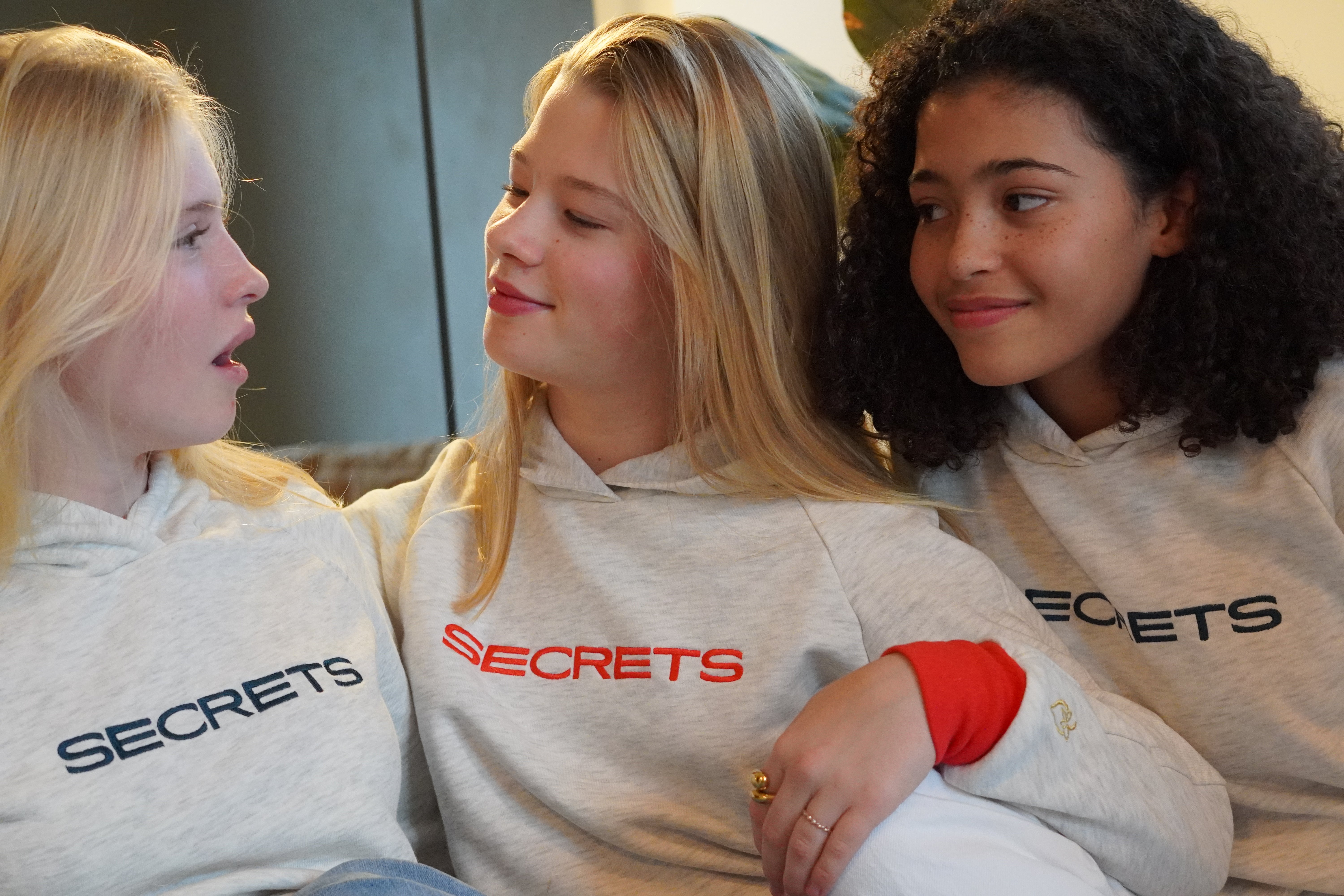 Hoodie "Secrets" in Light Grey & Red